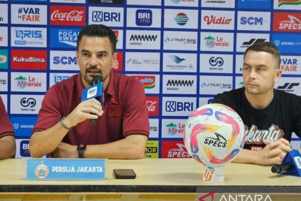 Pertandingan Seru: Doni Tri Tampil Saat Persija Jakarta Sambut Semen Padang