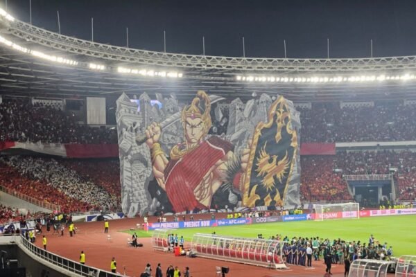 Here are some alternative titles for "Koreografi Berhias Tifo Pendekar Wayang Warnai Laga Indonesia vs China":

1. "Tifo Pendekar Wayang: Koreografi Meriah Menghiasi Laga Indonesia vs China"
2. "Keindahan Tifo Pendekar Wayang dalam Pertandingan Indonesia vs China"
3. "Koreografi Tifo Pendekar Wayang: Memperkuat Provokasi Laga Indonesia dan China"
4. "Pertunjukan Tifo Pendekar Wayang: Warna-warni Pertarungan Indonesia Melawan China"
5. "Laga Seru Indonesia vs China: Koreografi Tifo Pendekar Wayang yang Memukau"
6. "Menghidupkan Semangat Laga: Koreografi Tifo Pendekar Wayang untuk Indonesia vs China"
7. "Kreativitas Tifo Pendekar Wayang: Memvisualisasikan Rivalitas Indonesia dan China"
8. "Melangkah Bersama: Koreografi Tifo Pendekar Wayang dalam Konteks Indonesia vs China"

Feel free to mix and match elements from these suggestions!