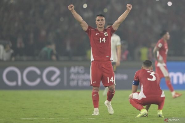 Berikut beberapa alternatif judul untuk "Erick Thohir bersyukur Indonesia pastikan putaran keempat kualifikasi":

1. "Erick Thohir Mengungkapkan Rasa Syukur atas Kelolosan Indonesia ke Putaran Keempat Kualifikasi"
2. "Kemenangan Indonesia: Erick Thohir Ucapkan Terima Kasih atas Kesempatan ke Putaran Keempat"
3. "Erick Thohir: Rasa Syukur atas Prestasi Indonesia dalam Kualifikasi Putaran Keempat"
4. "Indonesia Melangkah ke Putaran Keempat: Erick Thohir Menyampaikan Rasa Syukur"
5. "Syukur Erick Thohir: Indonesia Pastikan Tempat di Putaran Keempat Kualifikasi"

Silakan pilih atau modifikasi sesuai kebutuhan Anda!