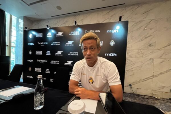 Tentu! Berikut beberapa alternatif judul untuk “Honda beri pesan kepada pesepak bola muda Indonesia”:
1. “Pesan Inspiratif Honda untuk Pemain Muda Sepak Bola Indonesia”
2. “Honda Menyampaikan Harapan kepada Generasi Pesepak Bola Muda Indonesia”
3. “Dari Honda untuk Pesepak Bola Muda: Pesan Penuh Motivasi”
4. “Pesepak Bola Muda Indonesia: Nasihat Berharga dari Honda”
5. “Honda Menginspirasi: Pesan untuk Calon Bintang Sepak Bola Indonesia”
6. “Honda: Membangkitkan Semangat Pesepak Bola Muda Indonesia dengan Pesan Khusus”
7. “Pesan Khusus dari Honda bagi Para Pesepak Bola Muda Tanah Air”
Silakan pilih salah satu atau sesuaikan dengan kebutuhan Anda! Tentu! Berikut beberapa alternatif judul untuk "Honda beri pesan kepada pesepak bola muda Indonesia":
1. "Pesan Inspiratif Honda untuk Pemain Muda Sepak Bola Indonesia"
2. "Honda Menyampaikan Harapan kepada Generasi Pesepak Bola Muda Indonesia"
3. "Dari Honda untuk Pesepak Bola Muda: Pesan Penuh Motivasi"
4. "Pesepak Bola Muda Indonesia: Nasihat Berharga dari Honda"
5. "Honda Menginspirasi: Pesan untuk Calon Bintang Sepak Bola Indonesia"
6. "Honda: Membangkitkan Semangat Pesepak Bola Muda Indonesia dengan Pesan Khusus"
7. "Pesan Khusus dari Honda bagi Para Pesepak Bola Muda Tanah Air"
Silakan pilih salah satu atau sesuaikan dengan kebutuhan Anda!