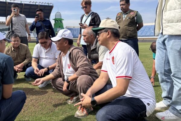 OC Piala Presiden Tinjau Kesiapan Stadion Si Jalak Harupat di Bandung OC Piala Presiden Tinjau Kesiapan Stadion Si Jalak Harupat di Bandung