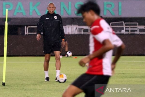 Nova Arianto Bidik 30 Pemain untuk Tim U-17 yang Baru Nova Arianto Bidik 30 Pemain untuk Tim U-17 yang Baru