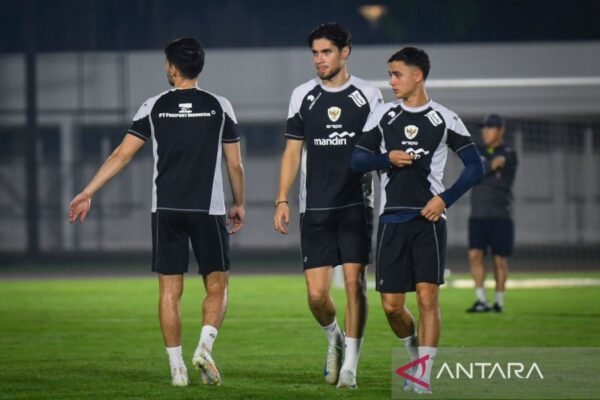 Eliano Reijnders Memilih Bergabung dengan Persib Bandung, Menurut Media Belanda Eliano Reijnders Memilih Bergabung dengan Persib Bandung, Menurut Media Belanda