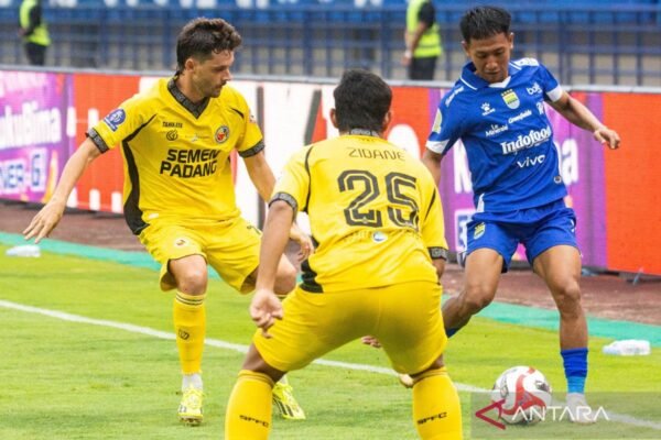 Beckham Putra dan Adam Przybek Dipertanyakan Tampil Kontra Borneo FC Beckham Putra dan Adam Przybek Dipertanyakan Tampil Kontra Borneo FC
