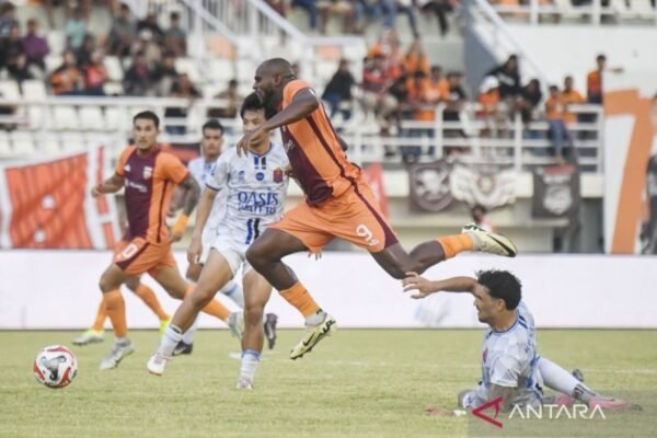 Here are some alternative titles for the given topic:
1. “Super League Matches: Persib Hosts Borneo FC, Dewa United Faces Off Against Persija”
2. “Upcoming Super League Fixtures: Persib Welcomes Borneo FC, Dewa United Takes on Persija”
3. “Super League Spotlight: Persib vs. Borneo FC and Dewa United vs. Persija”
4. “Exciting Super League Clash: Persib Battles Borneo FC, Dewa United Challenges Persija”
5. “This Week’s Super League: Persib vs. Borneo FC, Dewa United vs. Persija”
6. “Super League Showdown: Persib to Host Borneo FC, Dewa United Set to Duel with Persija”
7. “Matchday Preview: Persib vs. Borneo FC and Dewa United vs. Persija in the Super League Here are some alternative titles for the given topic:
1. "Super League Matches: Persib Hosts Borneo FC, Dewa United Faces Off Against Persija"
2. "Upcoming Super League Fixtures: Persib Welcomes Borneo FC, Dewa United Takes on Persija"
3. "Super League Spotlight: Persib vs. Borneo FC and Dewa United vs. Persija"
4. "Exciting Super League Clash: Persib Battles Borneo FC, Dewa United Challenges Persija"
5. "This Week's Super League: Persib vs. Borneo FC, Dewa United vs. Persija"
6. "Super League Showdown: Persib to Host Borneo FC, Dewa United Set to Duel with Persija"
7. "Matchday Preview: Persib vs. Borneo FC and Dewa United vs. Persija in the Super League