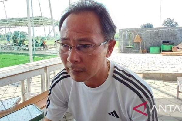 Berikut adalah beberapa alternatif judul untuk “Persik Bangun Konsistensi Pemain Saat Pertandingan”:
1. “Persik Membangun Ketahanan Pemain dalam Setiap Pertandingan”
2. “Konsistensi Pemain Persik: Kunci Sukses di Lapangan”
3. “Mengasah Kinerja Pemain: Strategi Konsistensi Persik di Pertandingan”
4. “Upaya Persik dalam Membangun Stabilitas Performan Pemain”
5. “Persik: Membangun Kedisiplinan dan Konsistensi Selama Pertandingan”
6. “Konsistensi di Tengah Kompetisi: Fokus Persik pada Performa Pemain”
7. “Persik Berkomitmen untuk Meningkatkan Konsistensi Pemain di Setiap Laga”
Semoga salah satu dari judul-judul tersebut sesuai dengan yang Anda cari! Berikut adalah beberapa alternatif judul untuk "Persik Bangun Konsistensi Pemain Saat Pertandingan":
1. "Persik Membangun Ketahanan Pemain dalam Setiap Pertandingan"
2. "Konsistensi Pemain Persik: Kunci Sukses di Lapangan"
3. "Mengasah Kinerja Pemain: Strategi Konsistensi Persik di Pertandingan"
4. "Upaya Persik dalam Membangun Stabilitas Performan Pemain"
5. "Persik: Membangun Kedisiplinan dan Konsistensi Selama Pertandingan"
6. "Konsistensi di Tengah Kompetisi: Fokus Persik pada Performa Pemain"
7. "Persik Berkomitmen untuk Meningkatkan Konsistensi Pemain di Setiap Laga"
Semoga salah satu dari judul-judul tersebut sesuai dengan yang Anda cari!