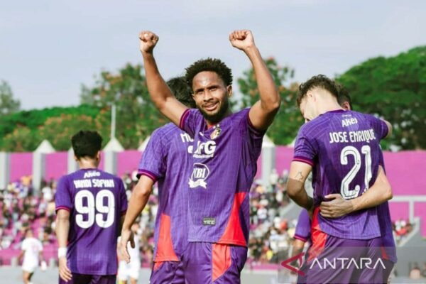Tentu! Berikut beberapa alternatif untuk judul “Williams Lugo jadi ‘Player of the Match'”:
1. “Williams Lugo Mengukir Prestasi Sebagai ‘Player of the Match'”
2. “Williams Lugo Dipilih Sebagai ‘Player of the Match'”
3. “Williams Lugo: Bintang Pertandingan dan ‘Player of the Match'”
4. “Kinerja Gemilang Williams Lugo Membawanya Menjadi ‘Player of the Match'”
5. “Williams Lugo: Sang Pemenang ‘Player of the Match'”
Silakan pilih yang sesuai atau modifikasi lebih lanjut! Tentu! Berikut beberapa alternatif untuk judul "Williams Lugo jadi 'Player of the Match'":
1. "Williams Lugo Mengukir Prestasi Sebagai 'Player of the Match'"
2. "Williams Lugo Dipilih Sebagai 'Player of the Match'"
3. "Williams Lugo: Bintang Pertandingan dan 'Player of the Match'"
4. "Kinerja Gemilang Williams Lugo Membawanya Menjadi 'Player of the Match'"
5. "Williams Lugo: Sang Pemenang 'Player of the Match'"
Silakan pilih yang sesuai atau modifikasi lebih lanjut!
