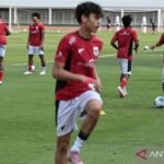 Daftar 21 Pemain Timnas U-17 Indonesia untuk Piala Dunia U-17 2025″ dapat diubah menjadi:
“Lineup Resmi: 21 Pemain Timnas U-17 Indonesia untuk Piala Dunia U-17 2025” 
Atau:
“Timnas U-17 Indonesia: 21 Pemain yang Siap Berlaga di Piala Dunia U-17 2025 Daftar 21 Pemain Timnas U-17 Indonesia untuk Piala Dunia U-17 2025" dapat diubah menjadi:
"Lineup Resmi: 21 Pemain Timnas U-17 Indonesia untuk Piala Dunia U-17 2025" 
Atau:
"Timnas U-17 Indonesia: 21 Pemain yang Siap Berlaga di Piala Dunia U-17 2025
