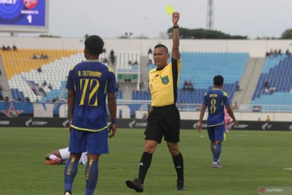 Pelatih Arema: Wasit Jadi Faktor Penentu Kekalahan dari Borneo